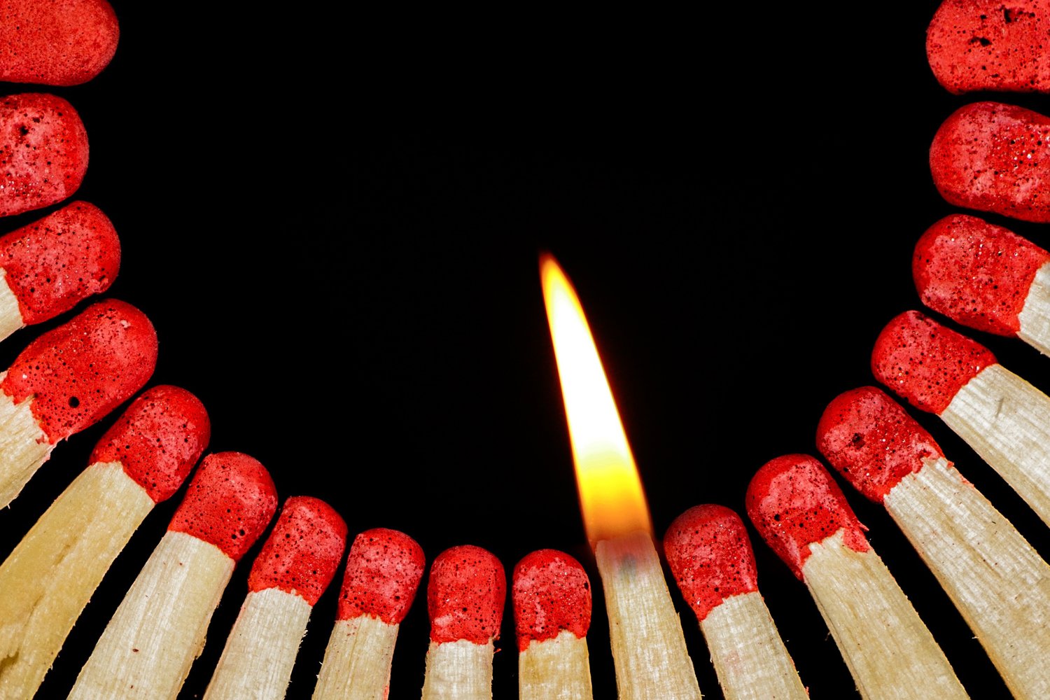 geralt-flame-1100912 geralt-flame-1100912